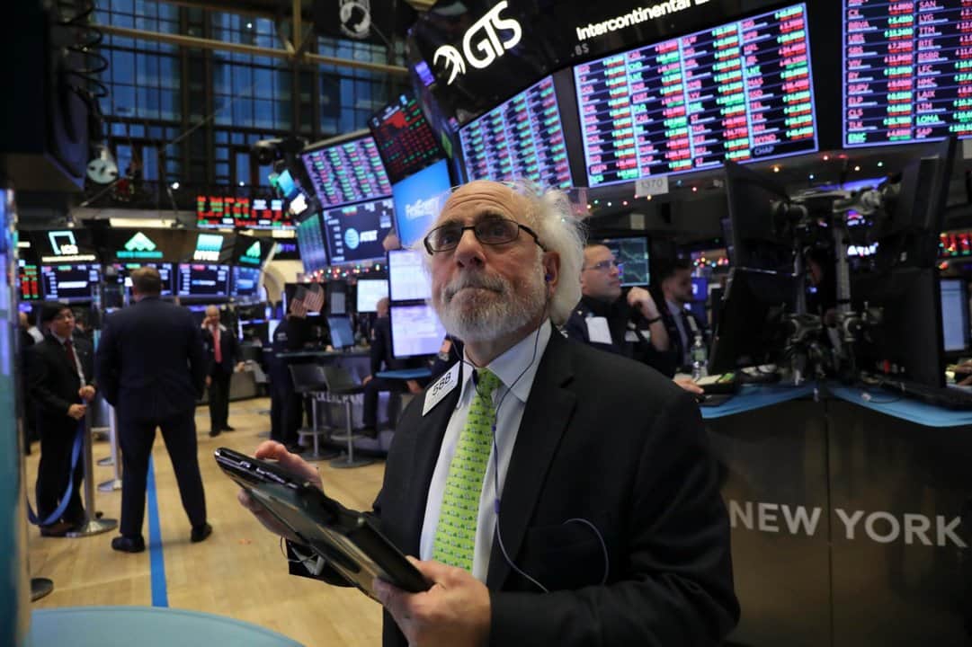 Las acciones y los bonos argentinos operaron a la baja en el primer día de la semana