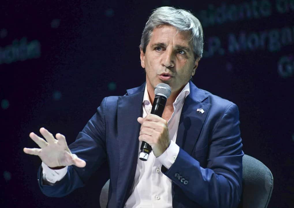 Luis Caputo viajó a Estados Unidos: cumbre del G20 y reunión con Scott Bessent