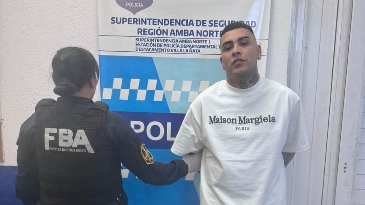 Callejero Fino declaró y seguirá detenido por portación ilegal de arma