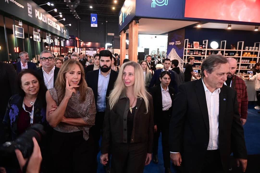 Karina Milei visitó la feria Hotelga 2026 en La Rural para impulsar el turismo