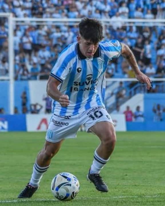 Racing cerró un refuerzo del ascenso para la delantera