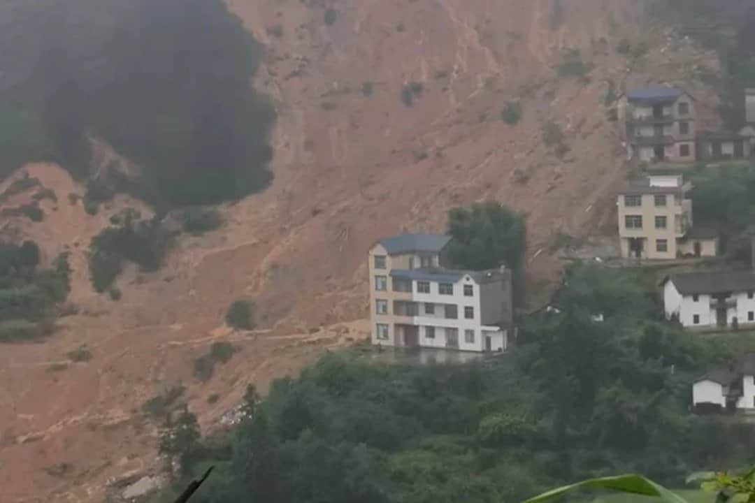 Un muerto y 11 desaparecidos por un deslizamiento de tierra en China