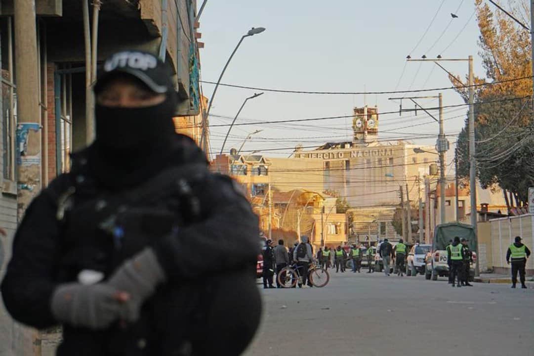 Bolivia: al menos dos personas murieron tras explosiones en un cuartel militar