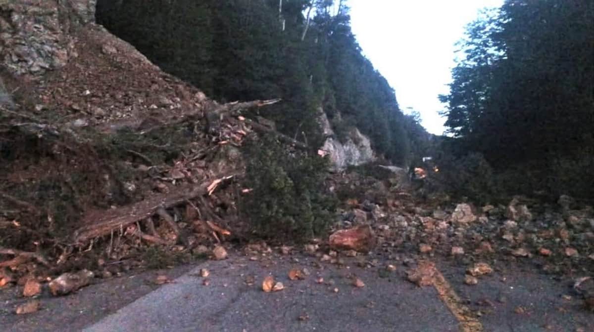 Corte total en la Ruta 40 en Río Negro por desprendimiento de rocas y tierra