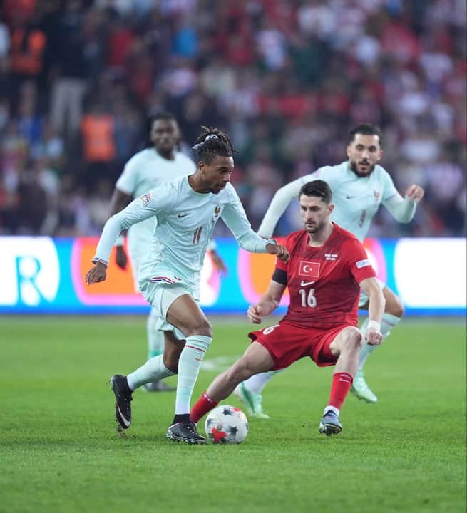 Francia le ganó a Turquía en la Nations League, pero Mbappé se retiró lesionado