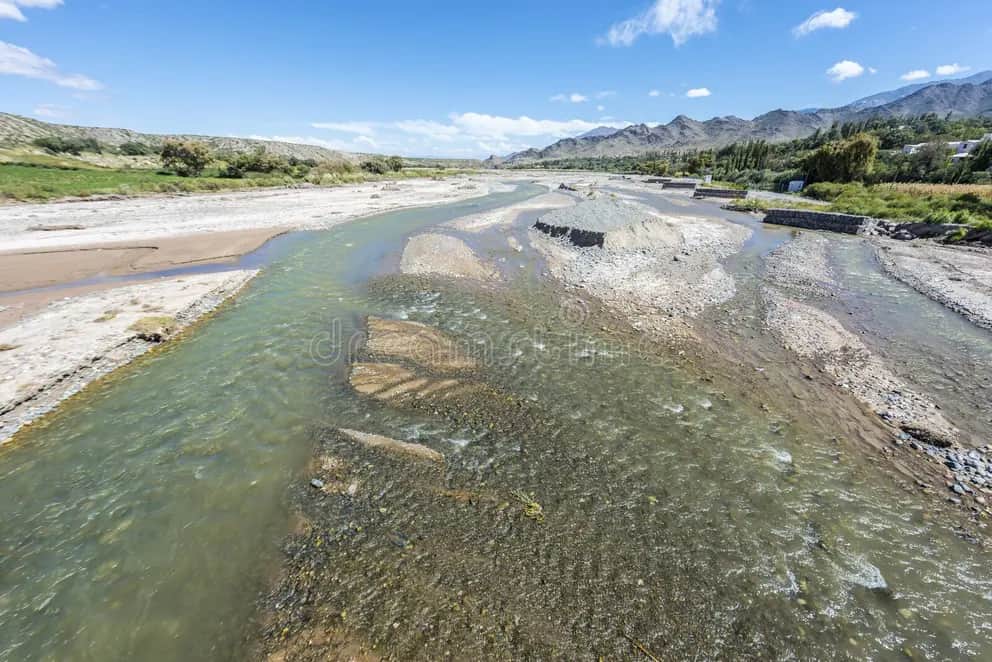 “Si no tenemos agua, la gente va a dejar de producir”: Blas Flores preside el Consorcio de Riego de San Carlos, en los Valles Calchaquíes, y reclama obras para que no desaparezcan más fincas