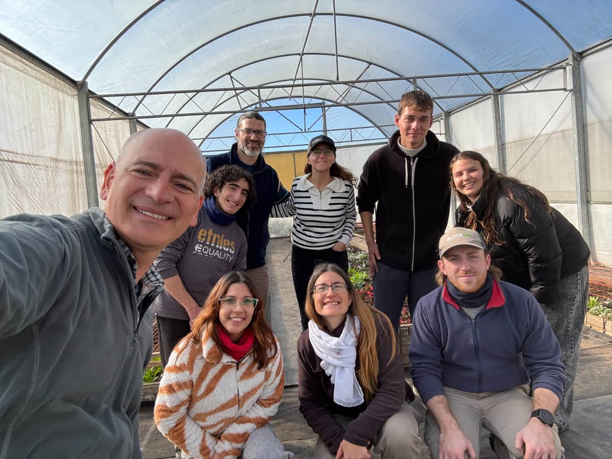 De Raíz: El circuito de la flor comestible en Lomas de Zamora, de la huerta al laboratorio de agricultura de precisión
