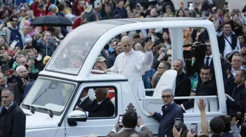 El cirujano del Papa dijo que León XIV está en condiciones de hacer su gira por América del Sur