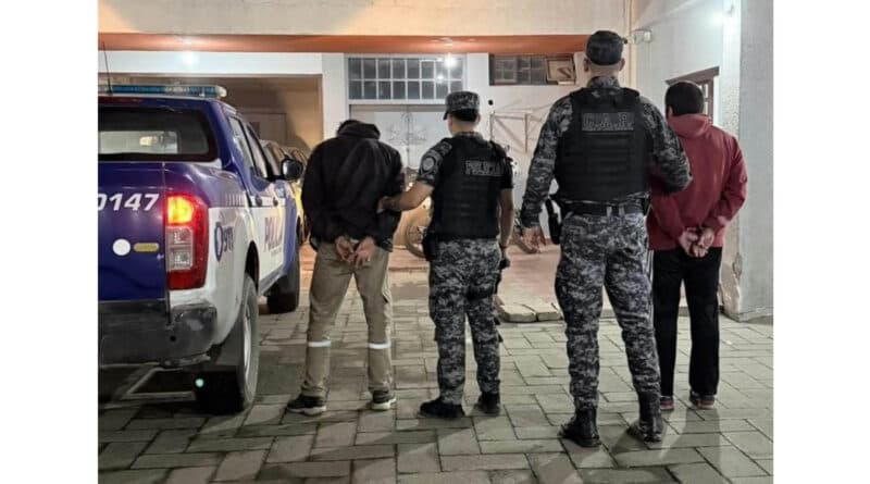 Dos hombres, uno en situación de calle, detenidos por intentar robar en auto estacionado en el balneario