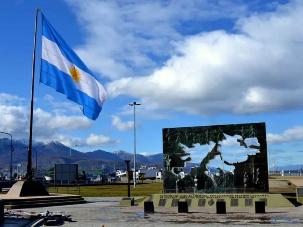 Malvinas: presentan acción judicial para frenar la explotación petrolera de británicos e israelíes