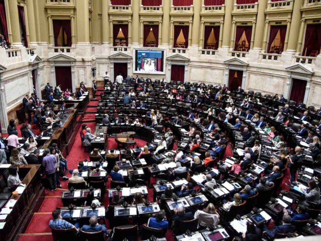 Ley de Tierras: la oposición necesita sumar 7 diputados para derogar el decreto 70/23