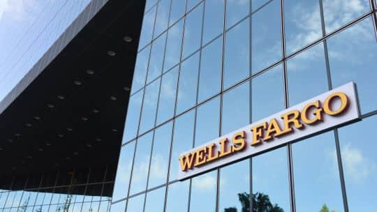 Wells Fargo adoptó una postura cautelosa frente a las acciones de EE.UU.