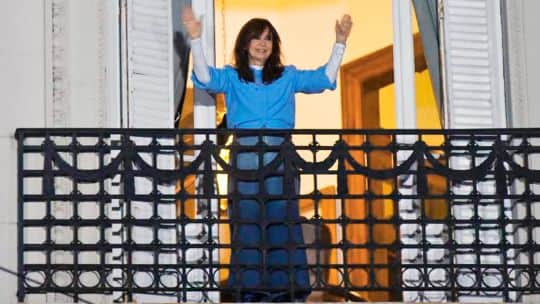 A cuatro años del atentado, Cristina sube en las encuestas y hoy se convoca un acto en San José con Máximo de principal orador