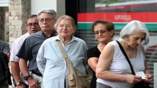 El Gobierno confirmó que pagará un nuevo bono a jubilados y pensionados en septiembre: qué suma recibirán