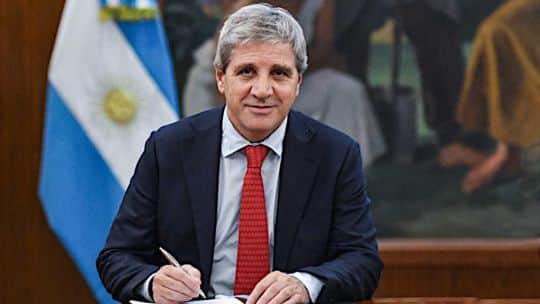 Día clave para Caputo: hoy se encontraría con Scott Bessent para renovar el respaldo norteamericano