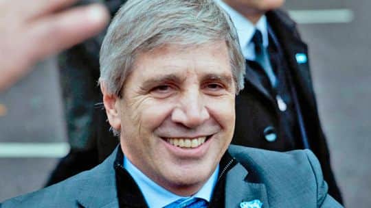 El mini plan platita de Caputo: viviendas, recuperación de salarios y “justicia social”