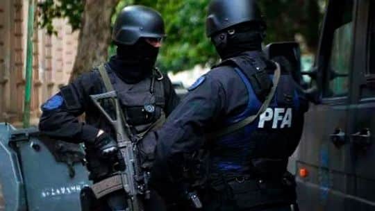 Escándalo en la Policía Federal Córdoba: imputan a dos agentes por un falso allanamiento y hay silencio oficial