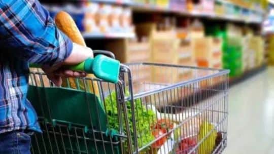 La "nueva pobreza": por qué la baja de la inflación aún no impacta en la economía familiar