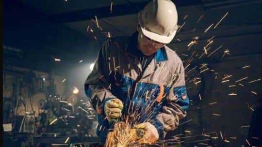 La industria entra en zona de contracción: la mitad vende menos y se deteriora la cadena de pagos