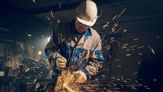La actividad industrial no encuentra piso: cayó 4,9% y profundiza la contracción del sector
