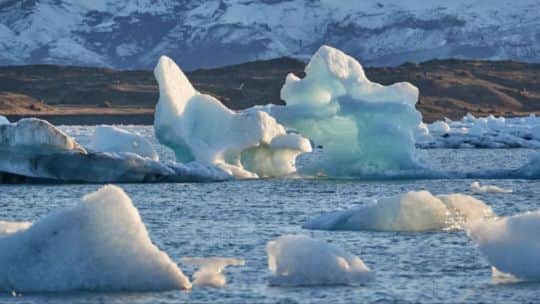 Imágenes satelitales confirman una aceleración en el deshielo de Groenlandia y la Antártida