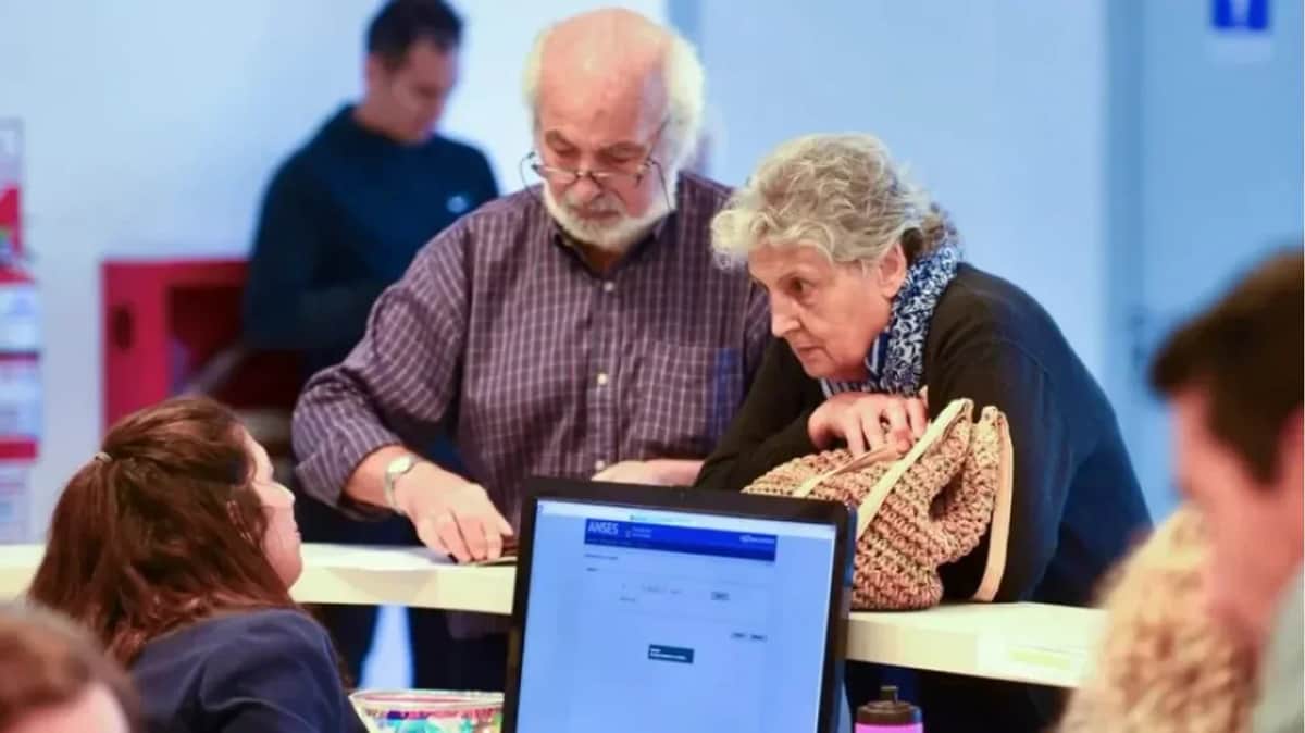 Este lunes cobran los jubilados y comienza el pago a los activos provinciales