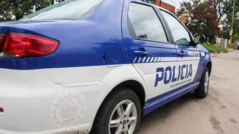 Un móvil policial atropelló a un adolescente y su familia denunció irregularidades