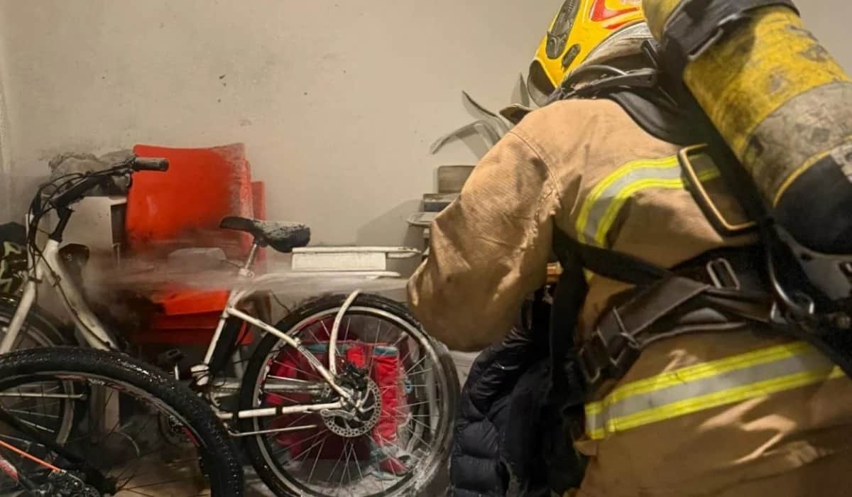 Incendio en Nueva Córdoba: una bicicleta eléctrica en carga inició el fuego