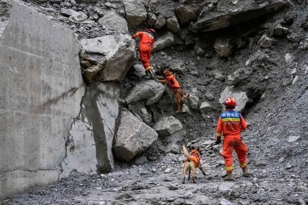 Nepal: casi 1.000 muertos y una intensa búsqueda de trabajadores atrapados