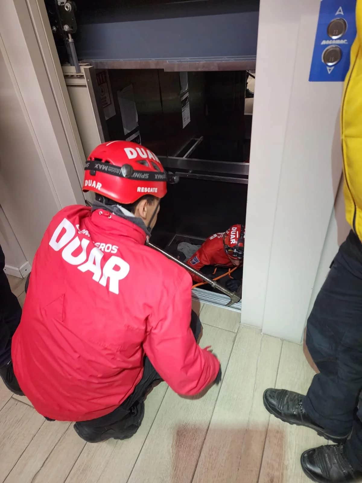 Murió un guardia de seguridad tras quedar atrapado en un ascensor