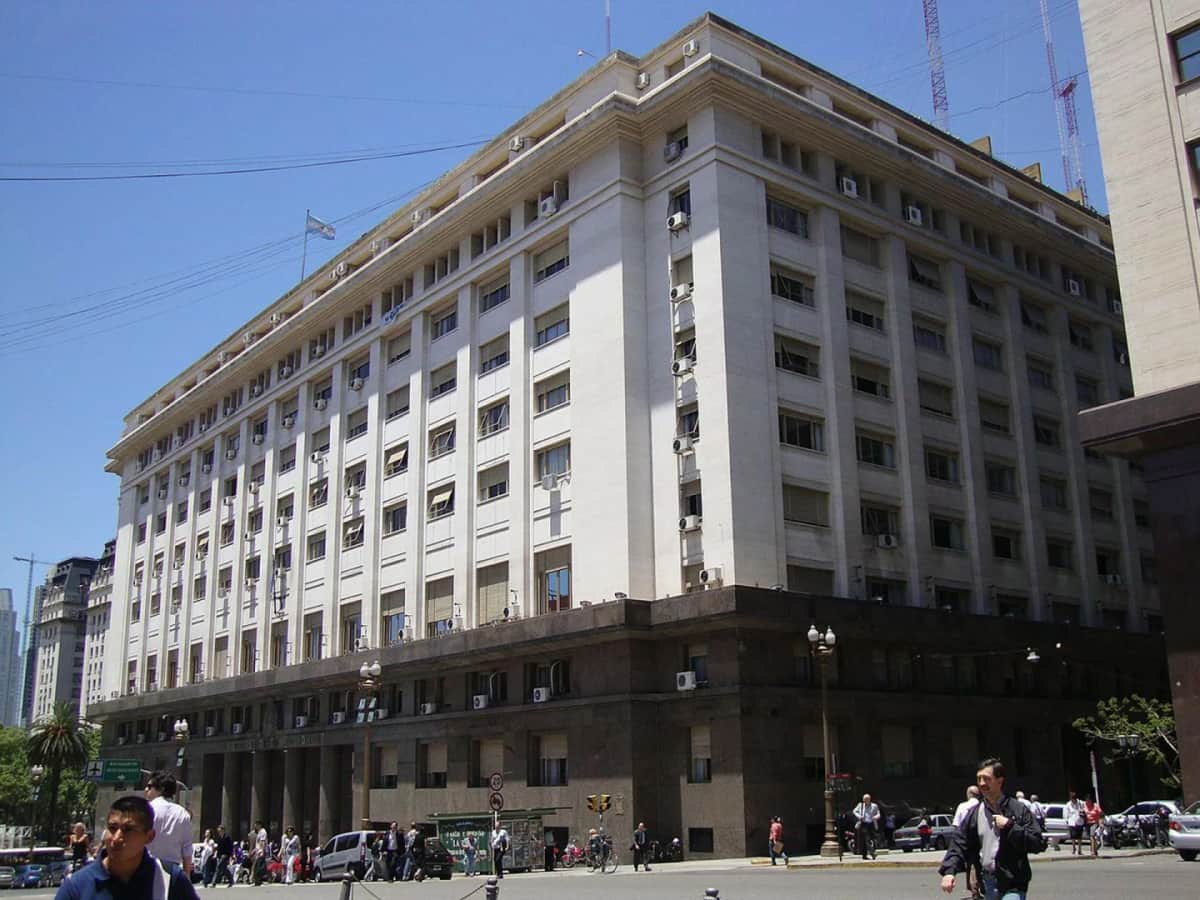 El Gobierno acelera su plan de privatizaciones: cuáles son las empresas que busca transferir