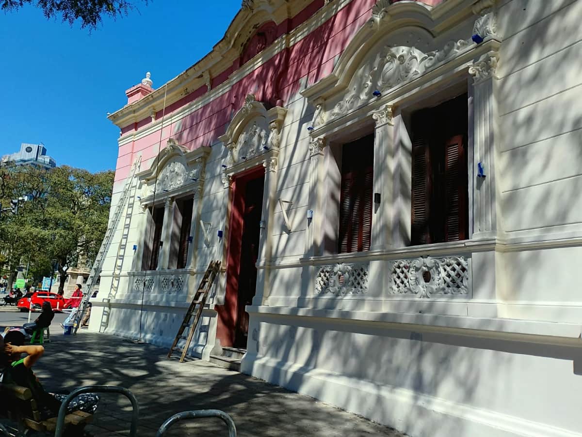 La Casa Radical abandona el rosa viejo después de casi cuatro décadas