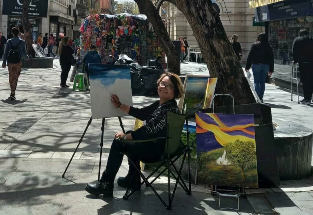 La pintora de la peatonal que hizo de Córdoba su inspiración quiere volver a pintar