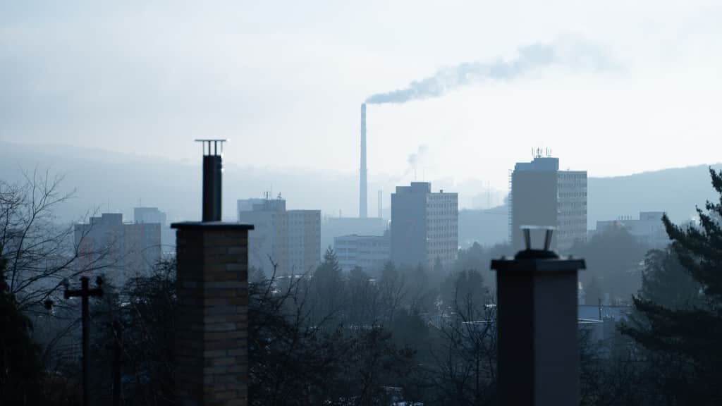 Te duelen los dientes y cada vez tenemos más claro uno de los culpables: la contaminación del aire se infiltra en nuestras encías