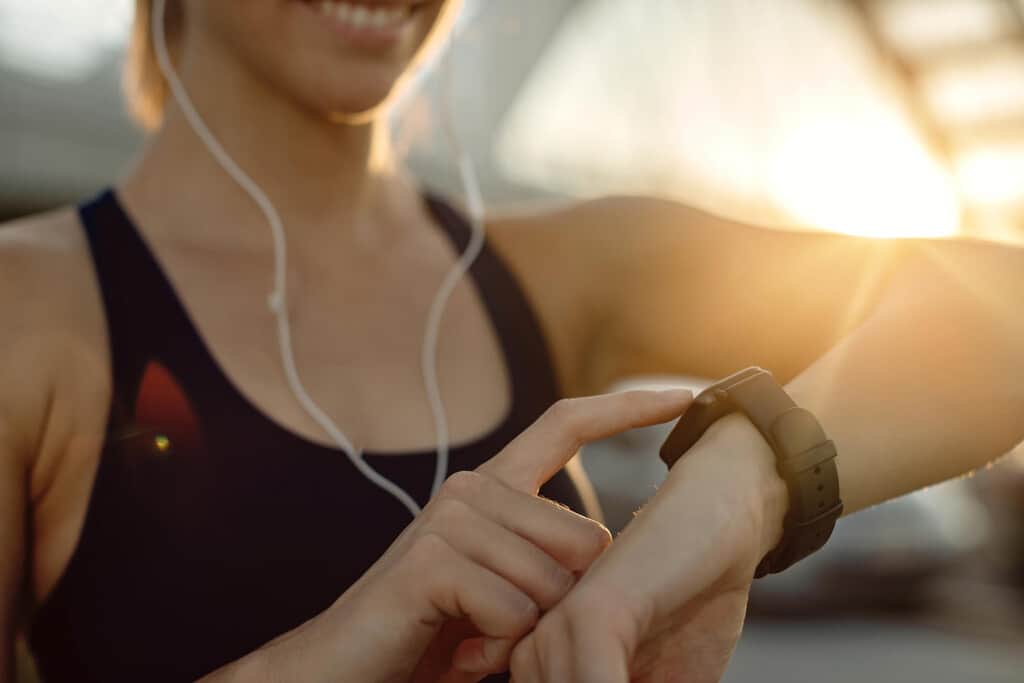 Tu smartwatch te está mintiendo sobre las calorías que quemas. Y cuanta más grasa corporal tienes, más te miente