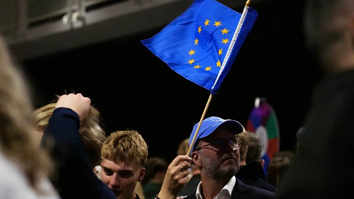 El "sí" mantiene una ligera ventaja en el referéndum islandés sobre la adhesión a la UE