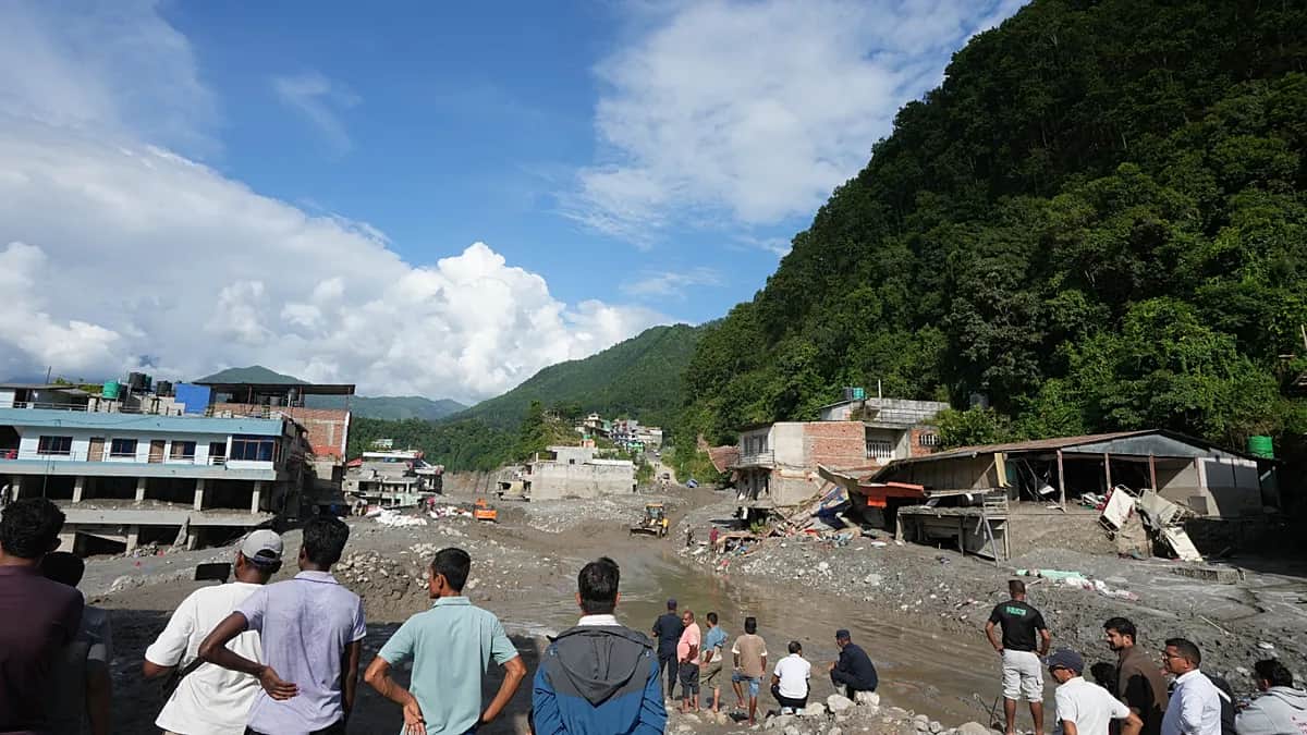 Las inundaciones en Nepal dejan más de 900 muertos mientras sigue la búsqueda de supervivientes