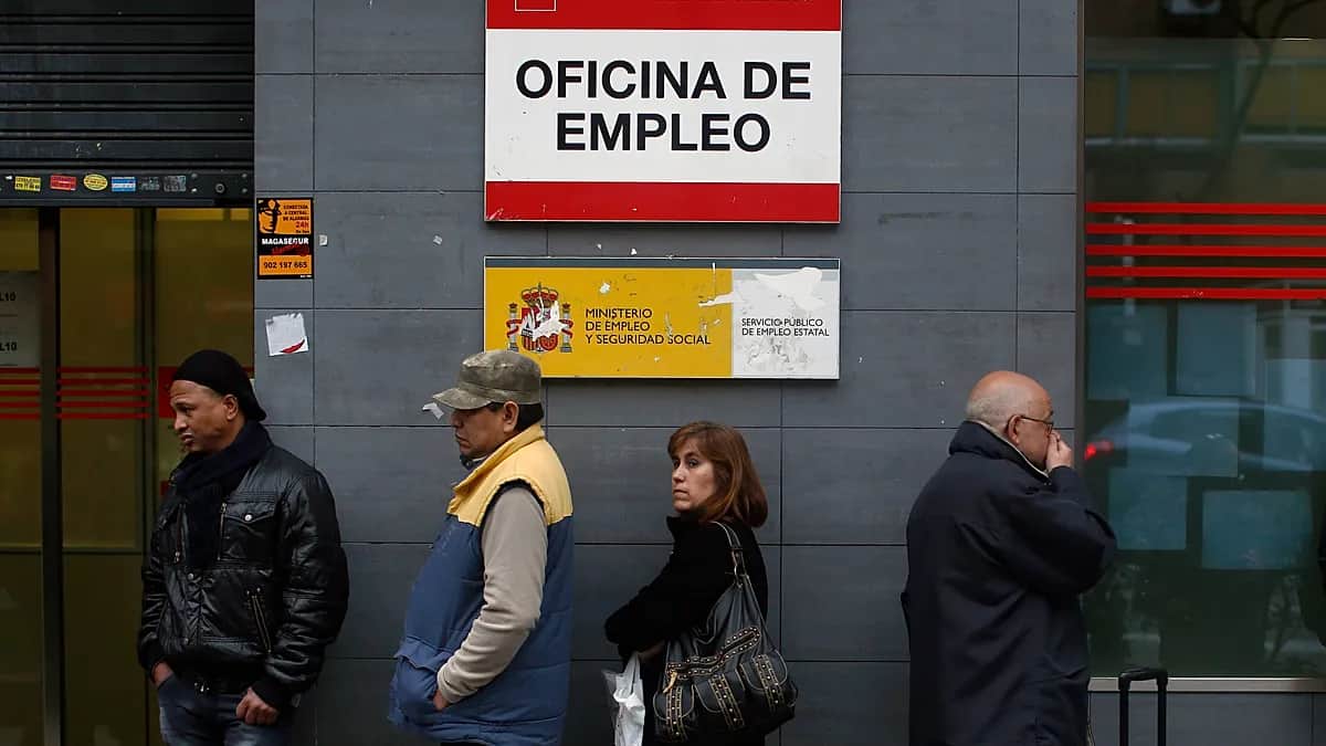 Agosto suma 44.400 parados y destruye 162.000 empleos pese al impulso de la regularización de extranjeros