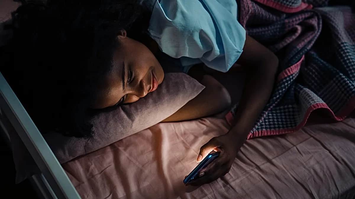El "jet lag social", horarios de sueño desajustados aumentan la ansiedad en adolescentes