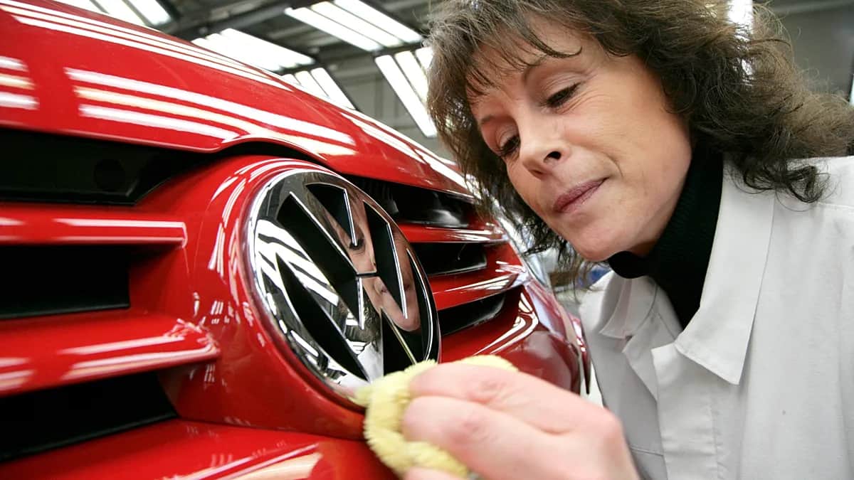 Volkswagen recortará 100.000 empleos en la mayor reestructuración del sector