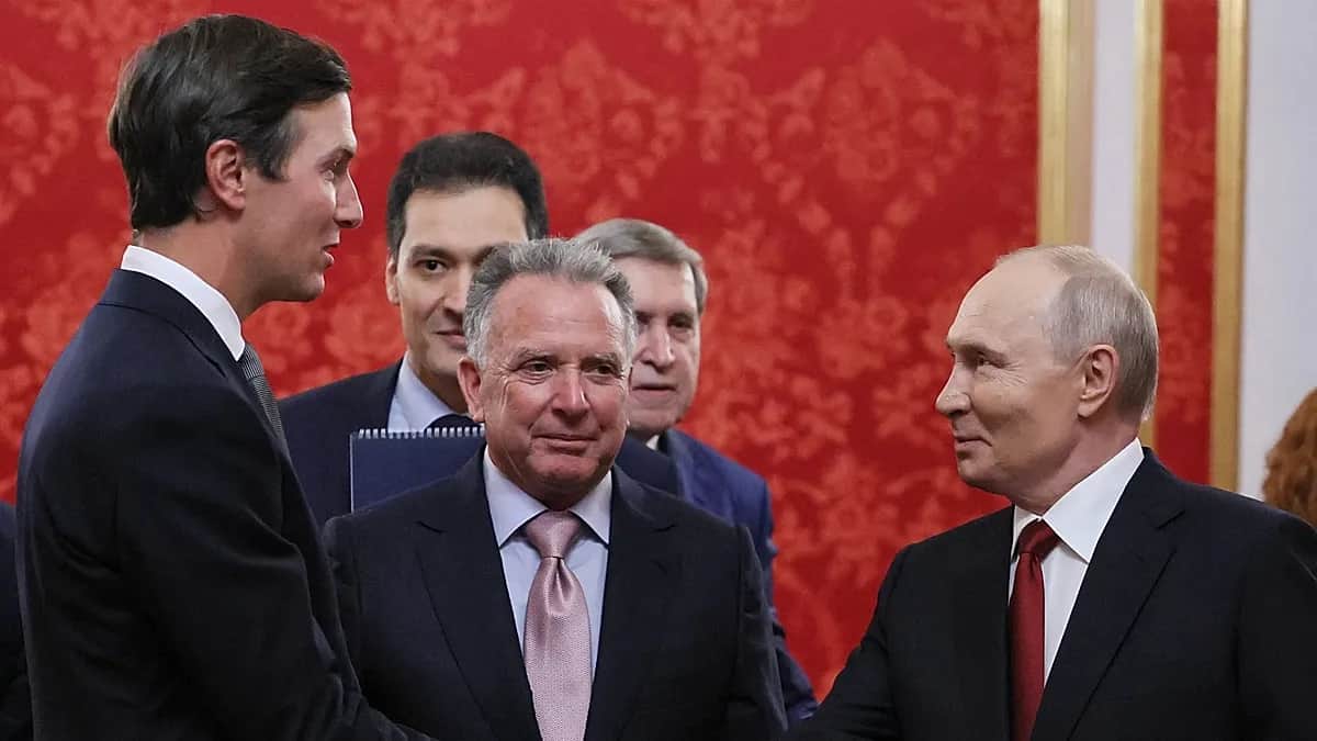 Los enviados de paz de EE.UU. visitan Kiev tras reunirse con Putin