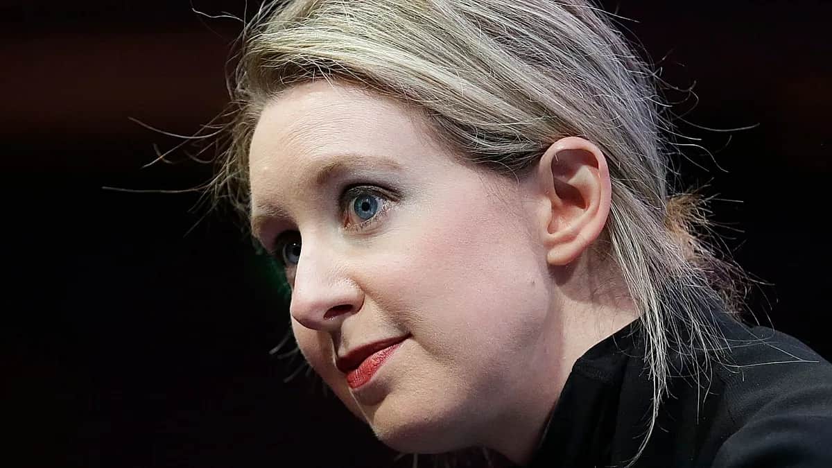 Se revela el documental secreto sobre Elizabeth Holmes “You Can See Everything”