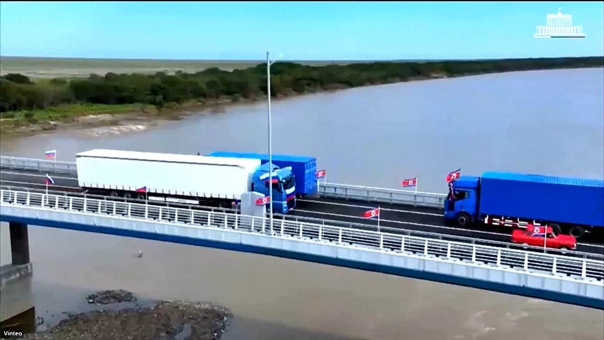 Rusia y Corea del Norte abren su 1er puente por carretera en la frontera