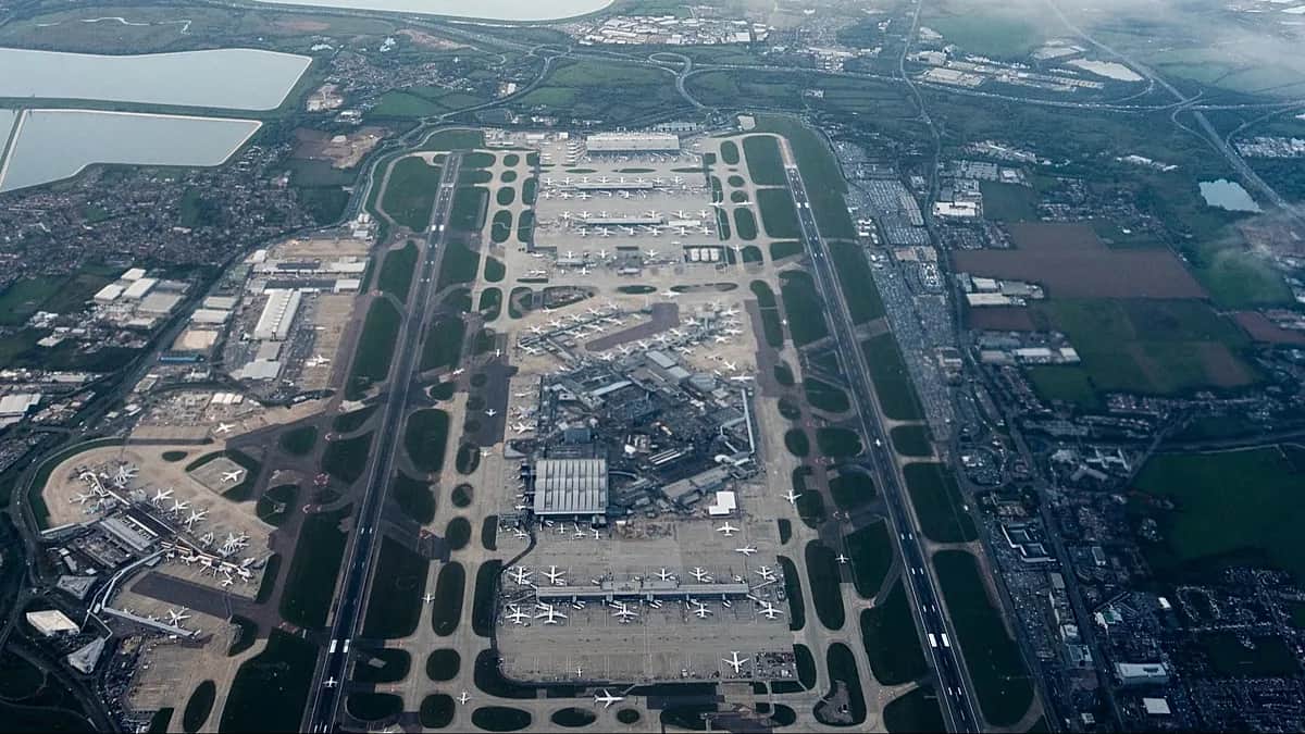Un fallo en el control aéreo británico provoca el caos y la cancelación de más de 1.000 vuelos