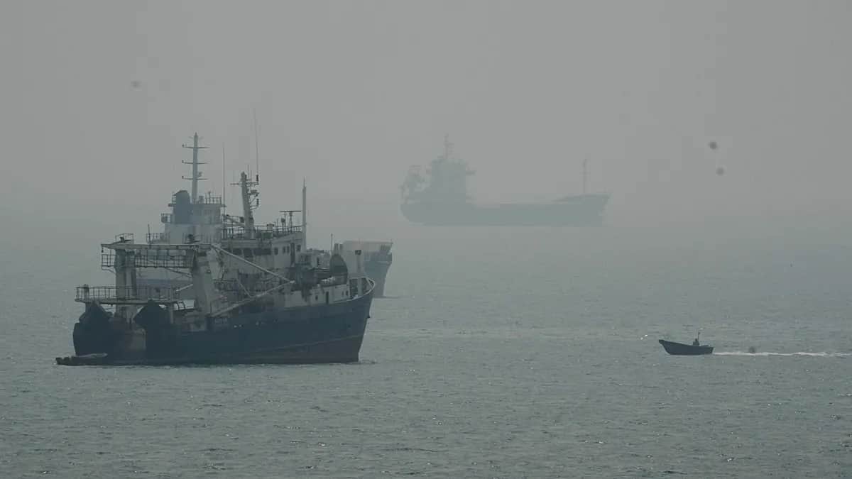 EE.UU. destruye 5 petroleros iraníes e Irán responde con misiles hacia bases en Jordania
