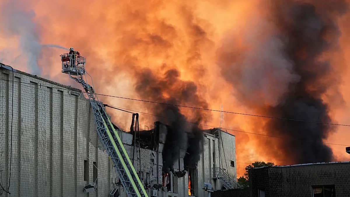 Un ataque masivo nocturno ruso contra Kiev deja al menos 5 muertos y 35 heridos