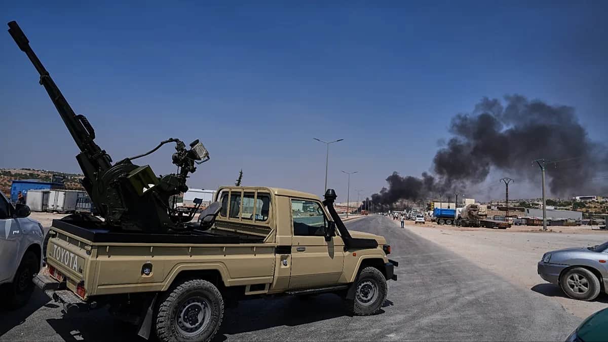 Explosión en depósito temporal de armas de guerra mata a 14 cerca de Idlib, Siria