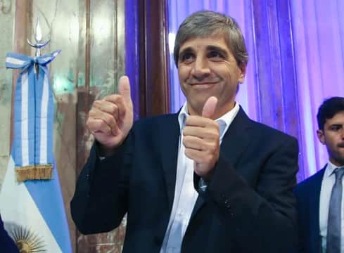 La Cámara Federal confirmó el sobreseimiento de Luis Caputo en la causa por el bono a 100 años