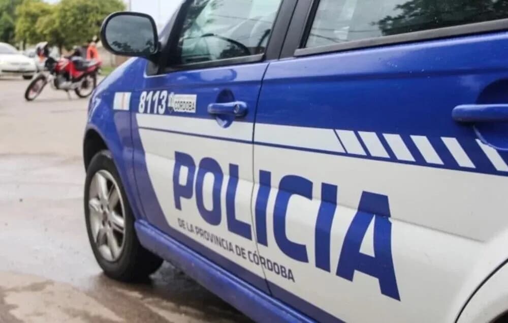 Alertaron por un joven con un arma en una plaza, lo ubicaron con las cámaras y descubrieron que era una réplica