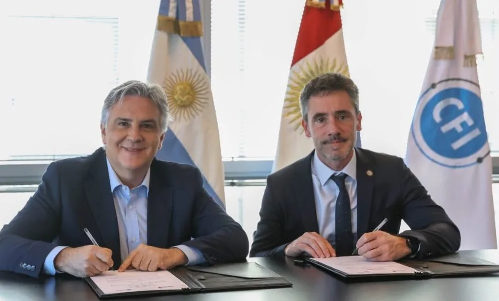 Llaryora y el CFI acordaron $22.000 millones en créditos para impulsar a las PyMEs cordobesas